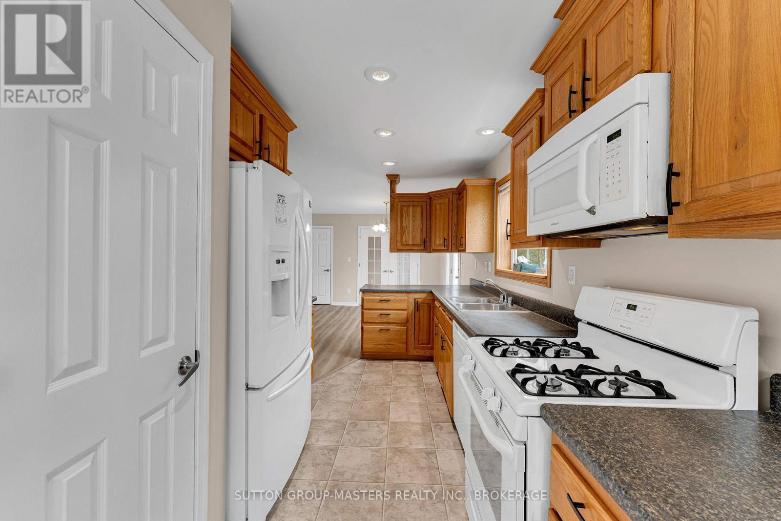 1140 St. Georges Lake Road, Frontenac (Frontenac Centre), ON - Indoor Photo Showing Kitchen
