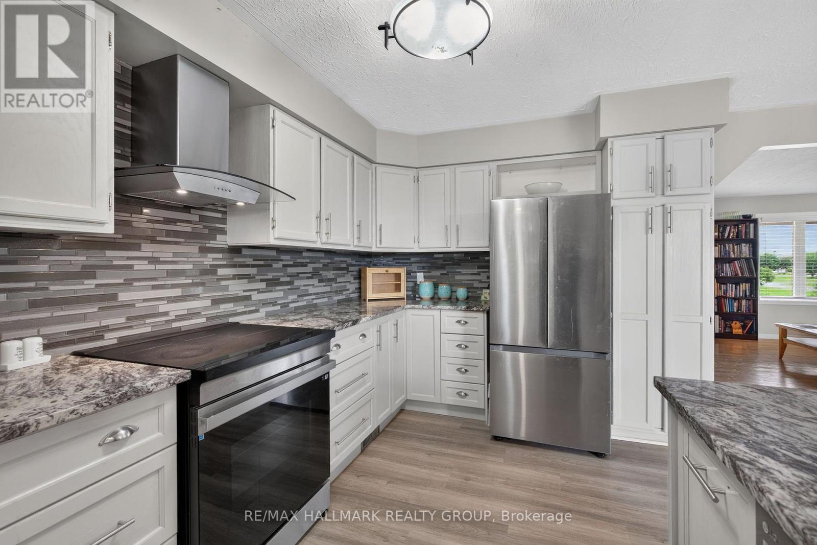 24 Bergevin Street, The Nation, ON - Indoor Photo Showing Kitchen With Upgraded Kitchen