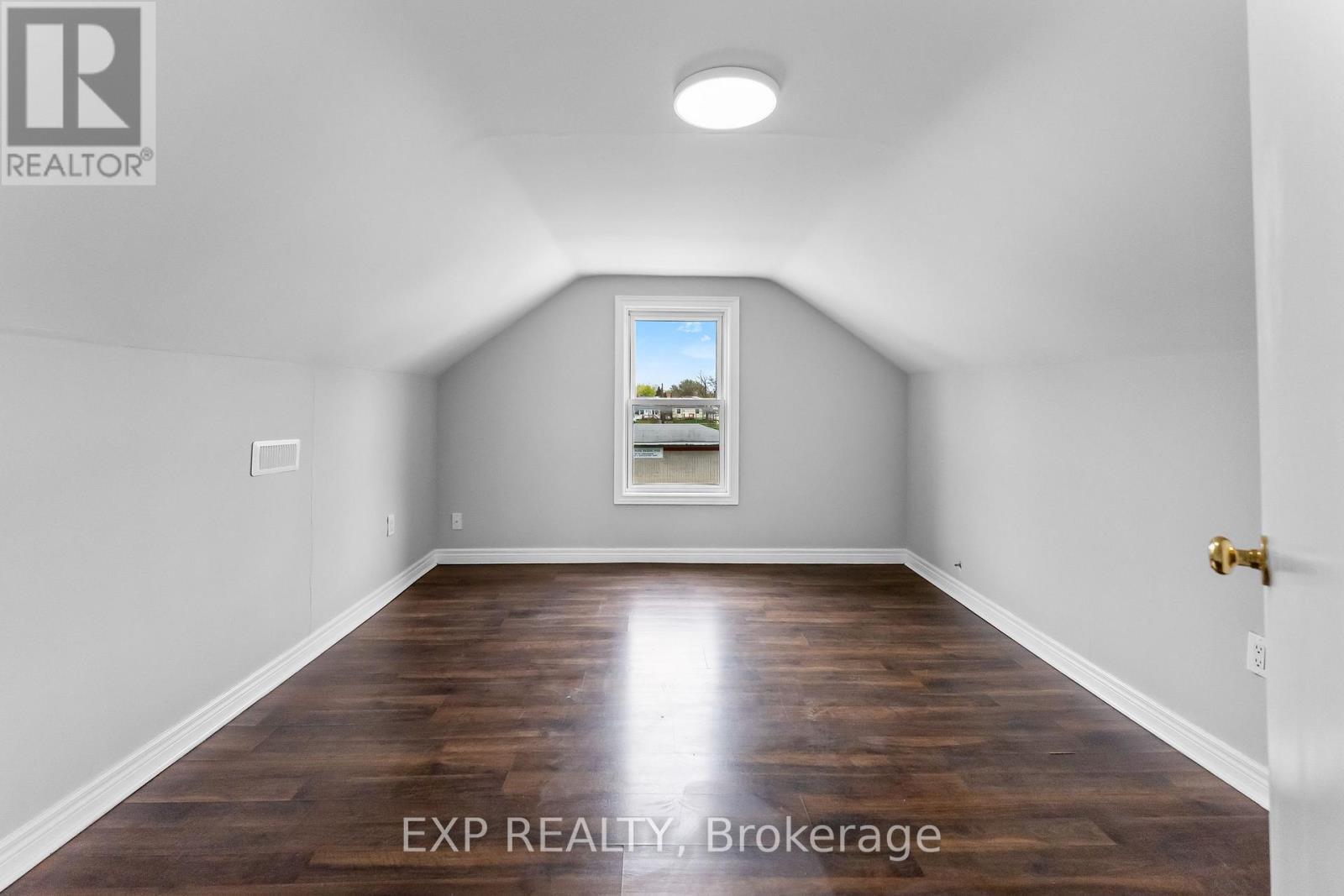 20 Lloyd Street, St. Catharines (Western Hill), ON - Indoor Photo Showing Other Room