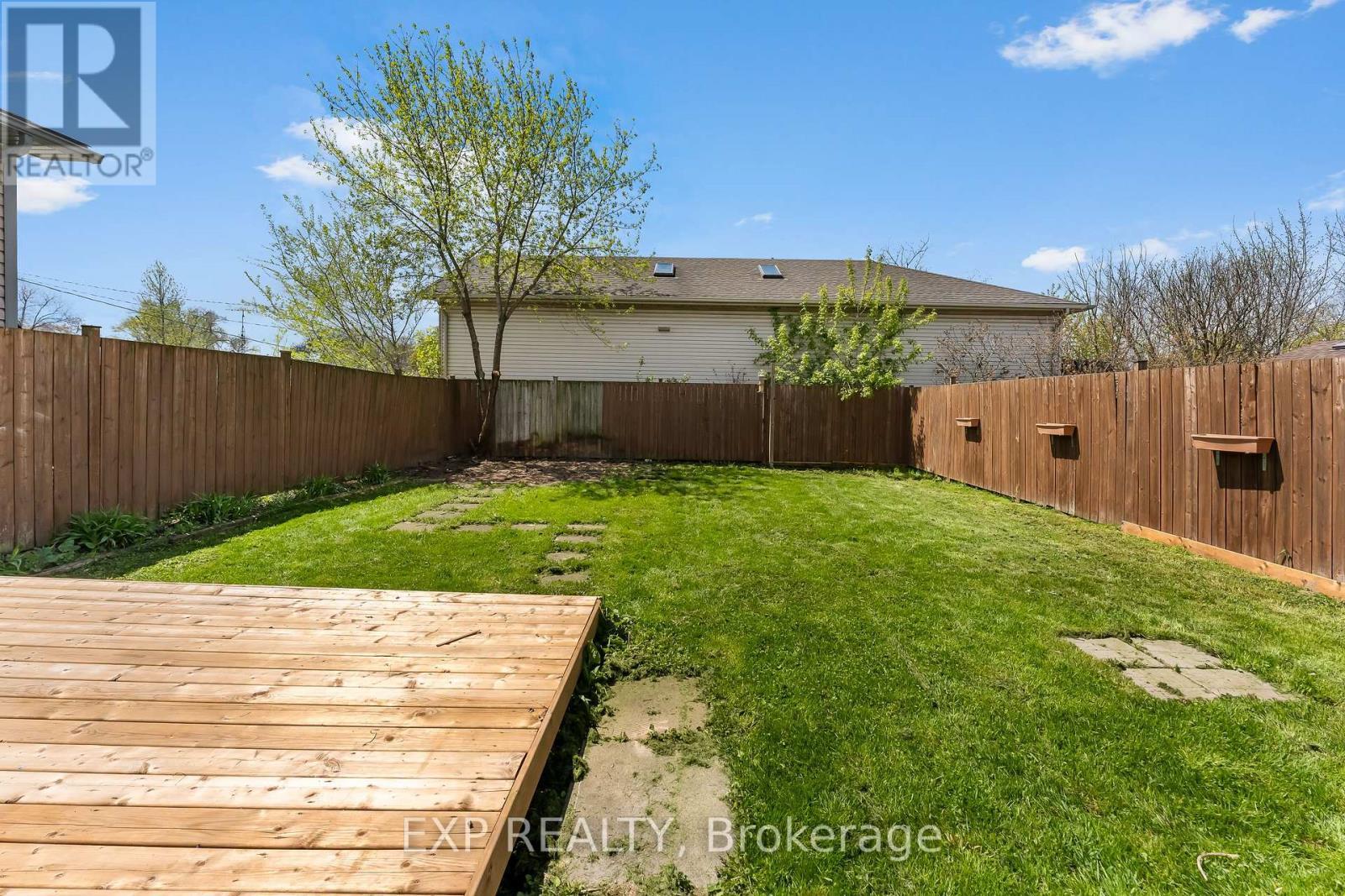 20 Lloyd Street, St. Catharines (Western Hill), ON - Outdoor
