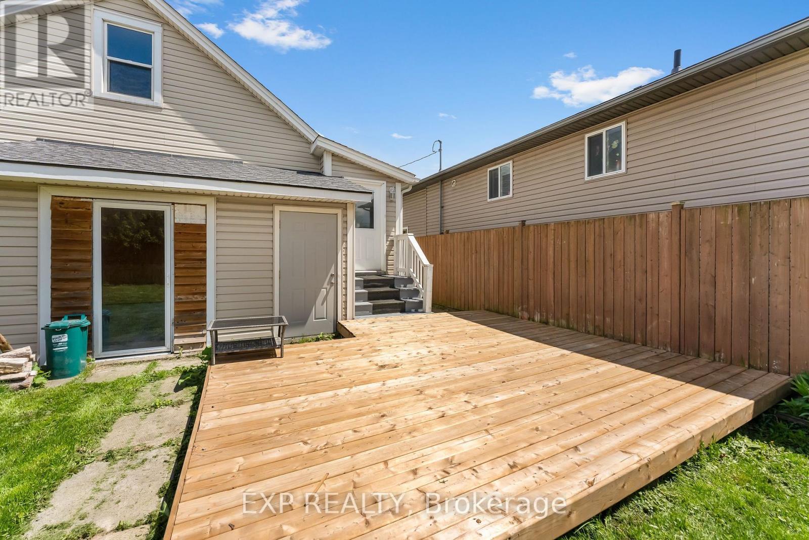 20 Lloyd Street, St. Catharines (Western Hill), ON - Outdoor With Deck Patio Veranda With Exterior