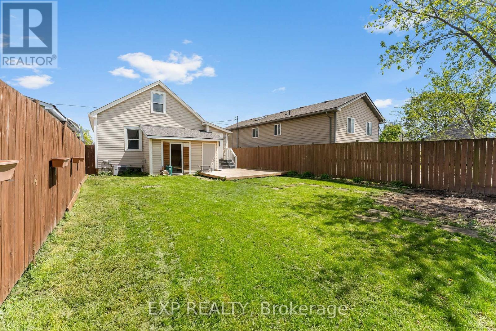 20 Lloyd Street, St. Catharines (Western Hill), ON - Outdoor
