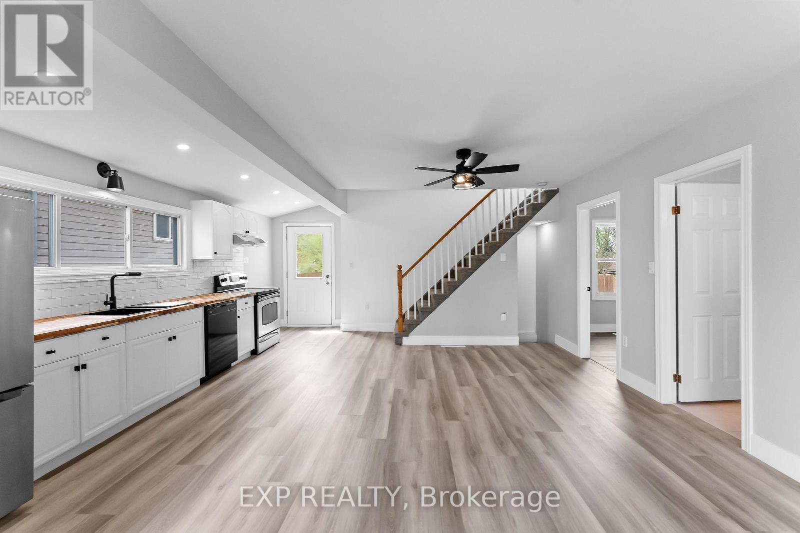20 Lloyd Street, St. Catharines (Western Hill), ON - Indoor