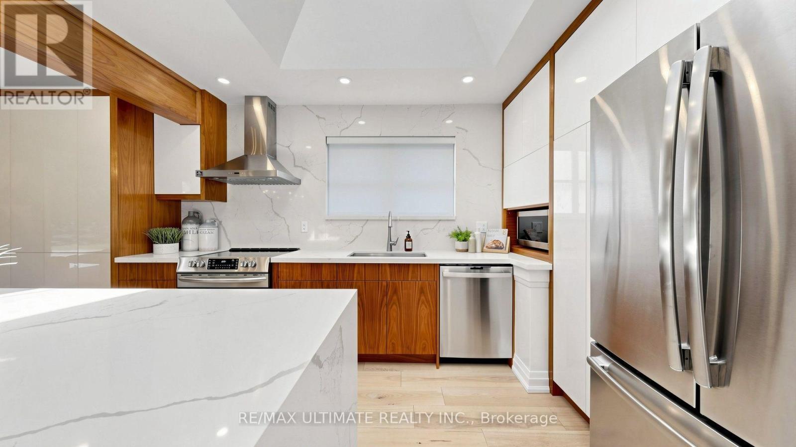 73 Bowerbank Drive, Toronto, ON - Indoor Photo Showing Kitchen