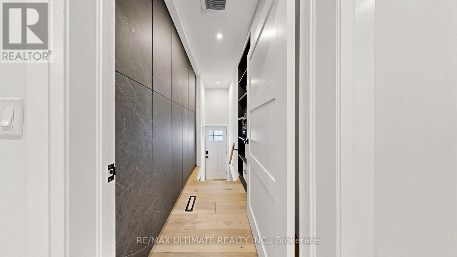 73 Bowerbank Drive, Toronto, ON - Indoor Photo Showing Other Room