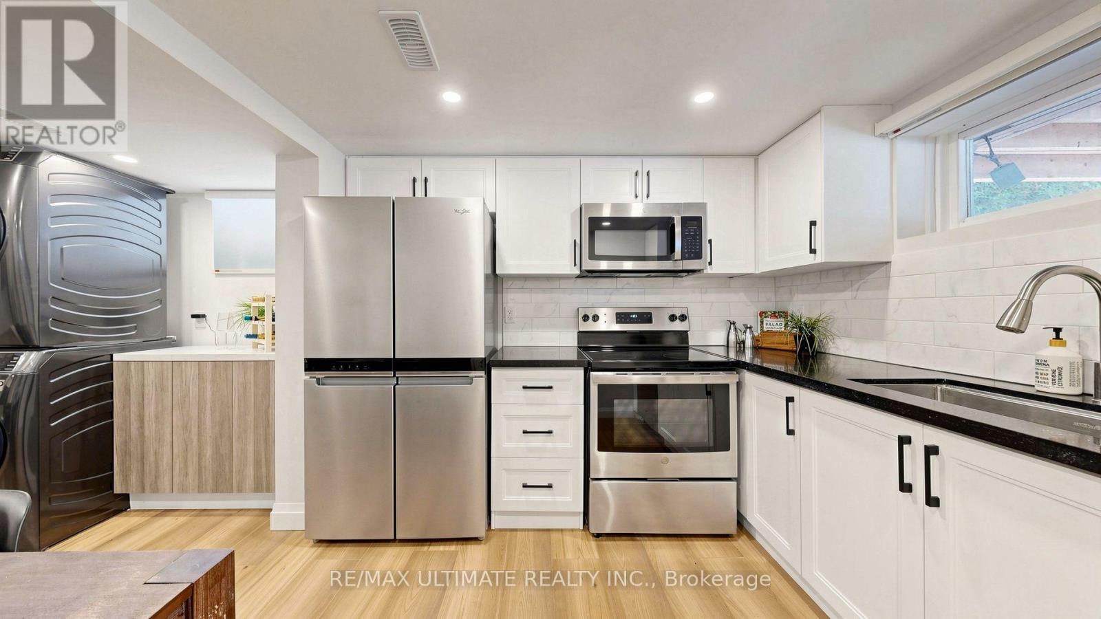 73 Bowerbank Drive, Toronto, ON - Indoor Photo Showing Kitchen With Upgraded Kitchen