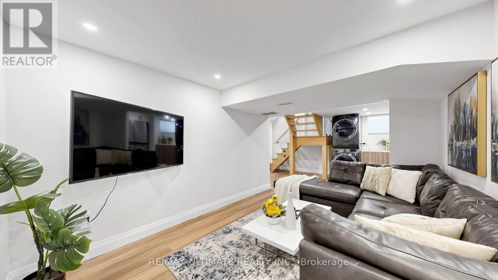 73 Bowerbank Drive, Toronto, ON - Indoor Photo Showing Living Room