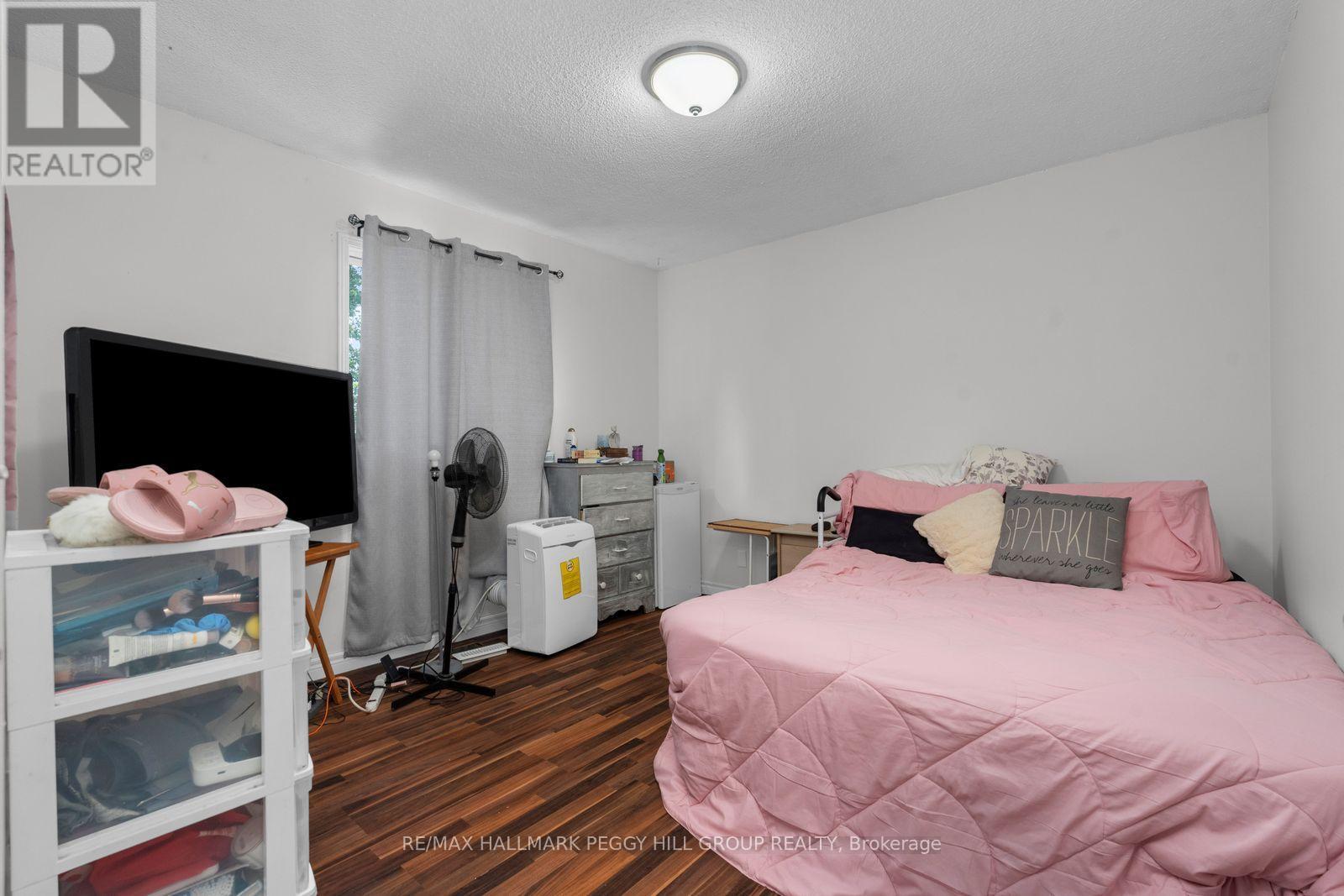 468 Grove Street E, Barrie, ON - Indoor Photo Showing Bedroom