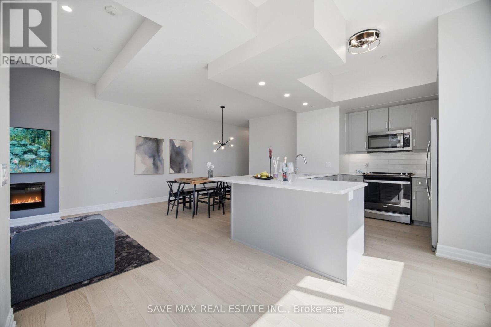 103 - 1878 Gordon Street, Guelph, ON - Indoor Photo Showing Kitchen