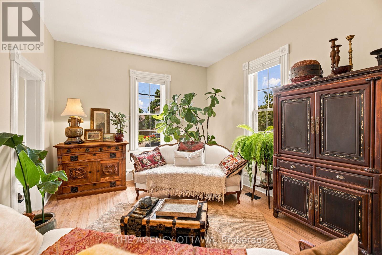 A & B - 33 Napoleon Street, Carleton Place, ON - Indoor Photo Showing Other Room