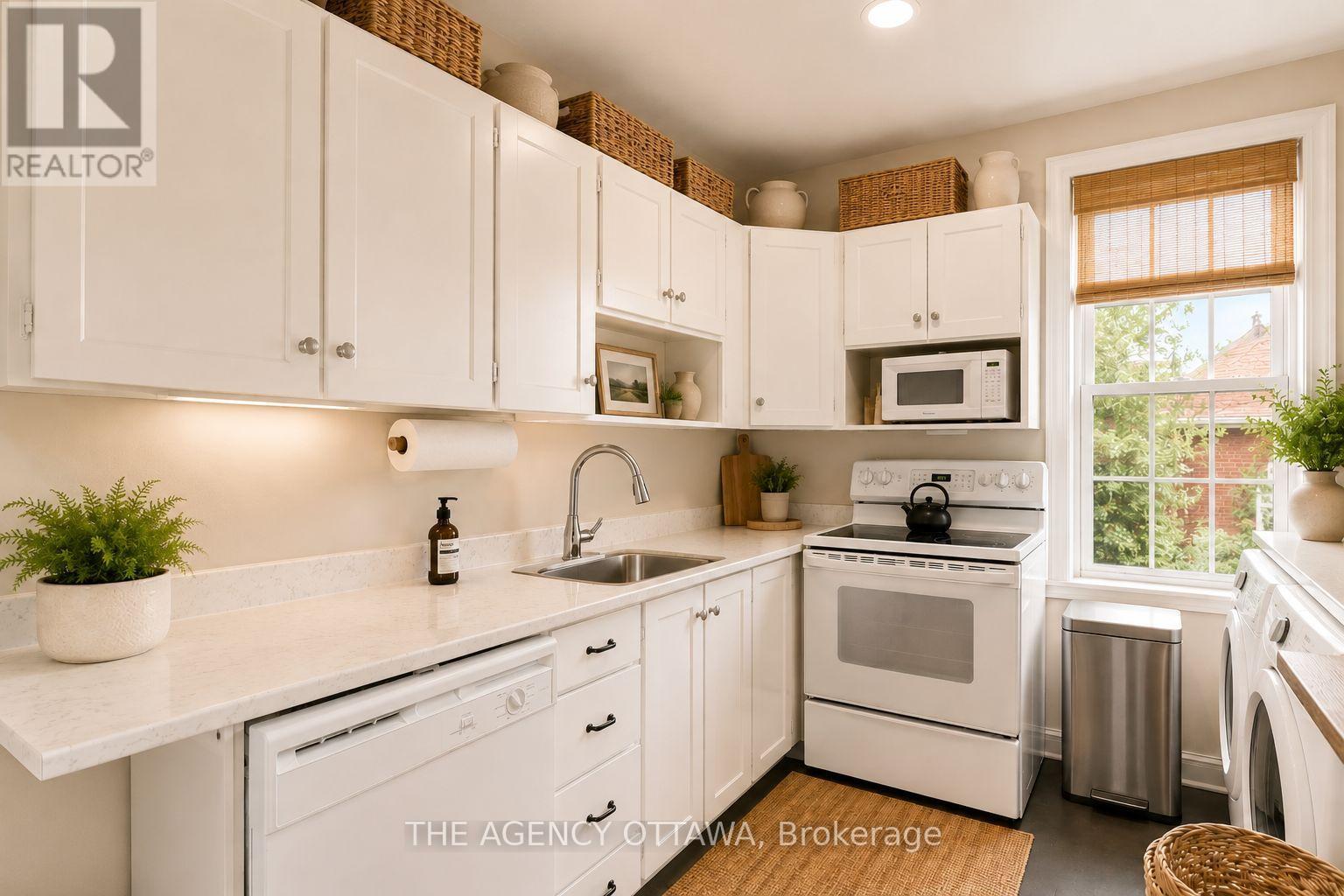 A & B - 33 Napoleon Street, Carleton Place, ON - Indoor Photo Showing Kitchen