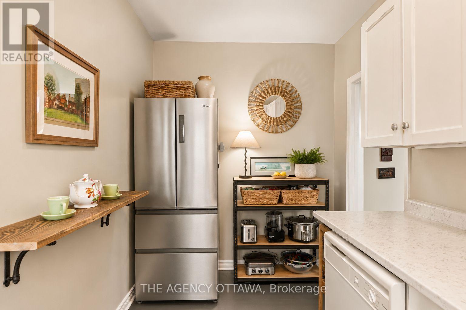 A & B - 33 Napoleon Street, Carleton Place, ON - Indoor