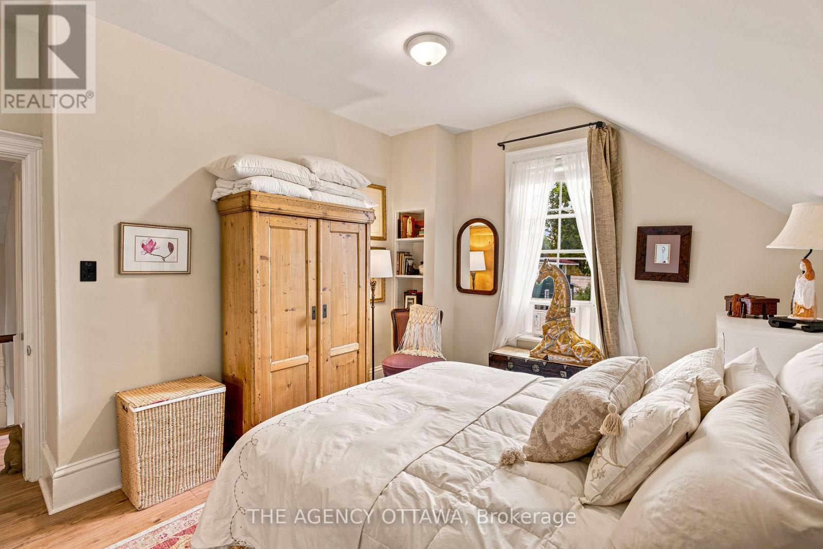 A & B - 33 Napoleon Street, Carleton Place, ON - Indoor Photo Showing Bedroom