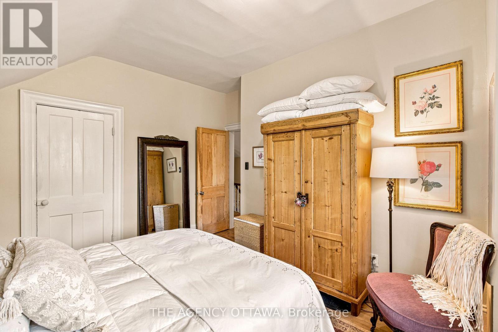 A & B - 33 Napoleon Street, Carleton Place, ON - Indoor Photo Showing Bedroom