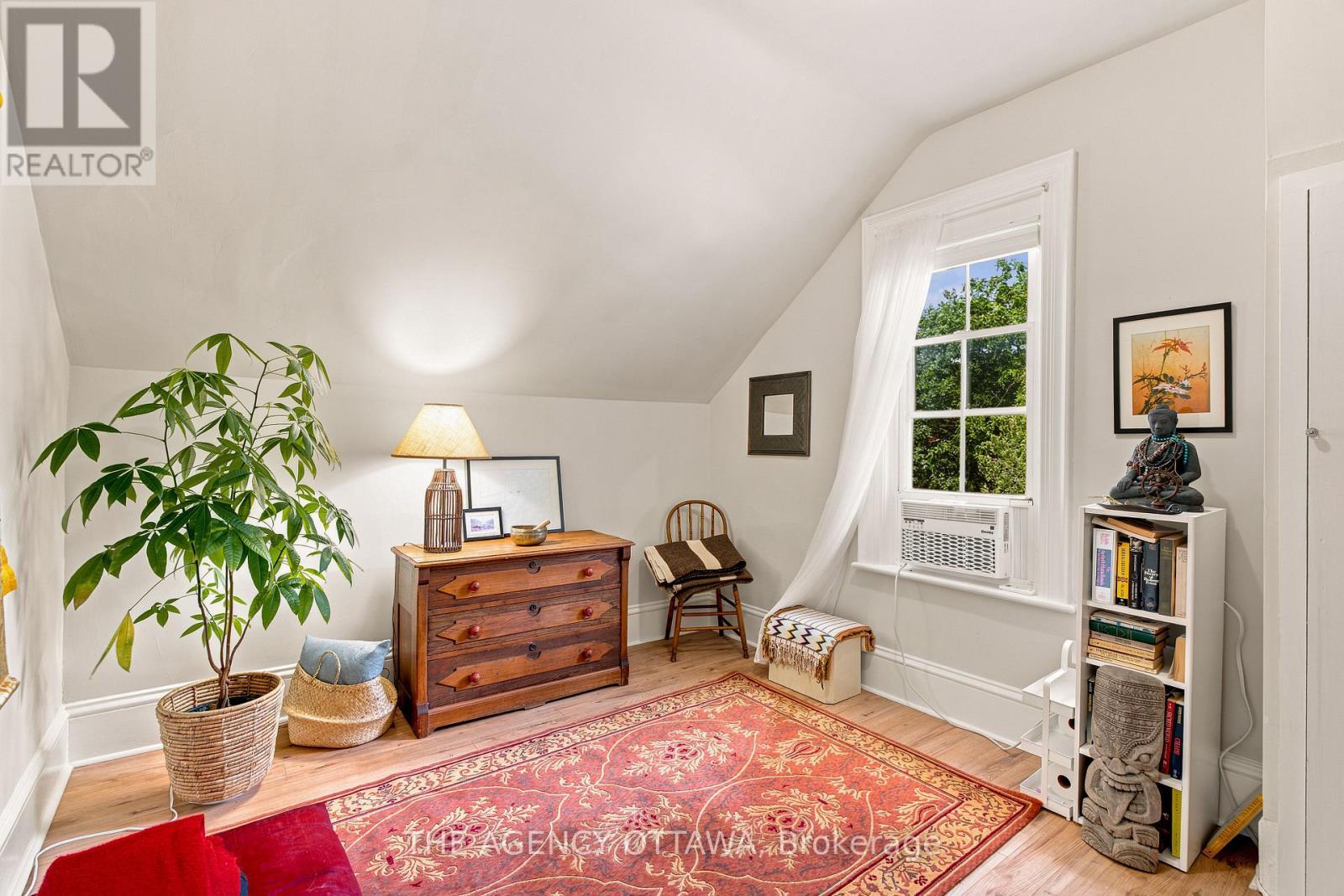 A & B - 33 Napoleon Street, Carleton Place, ON - Indoor