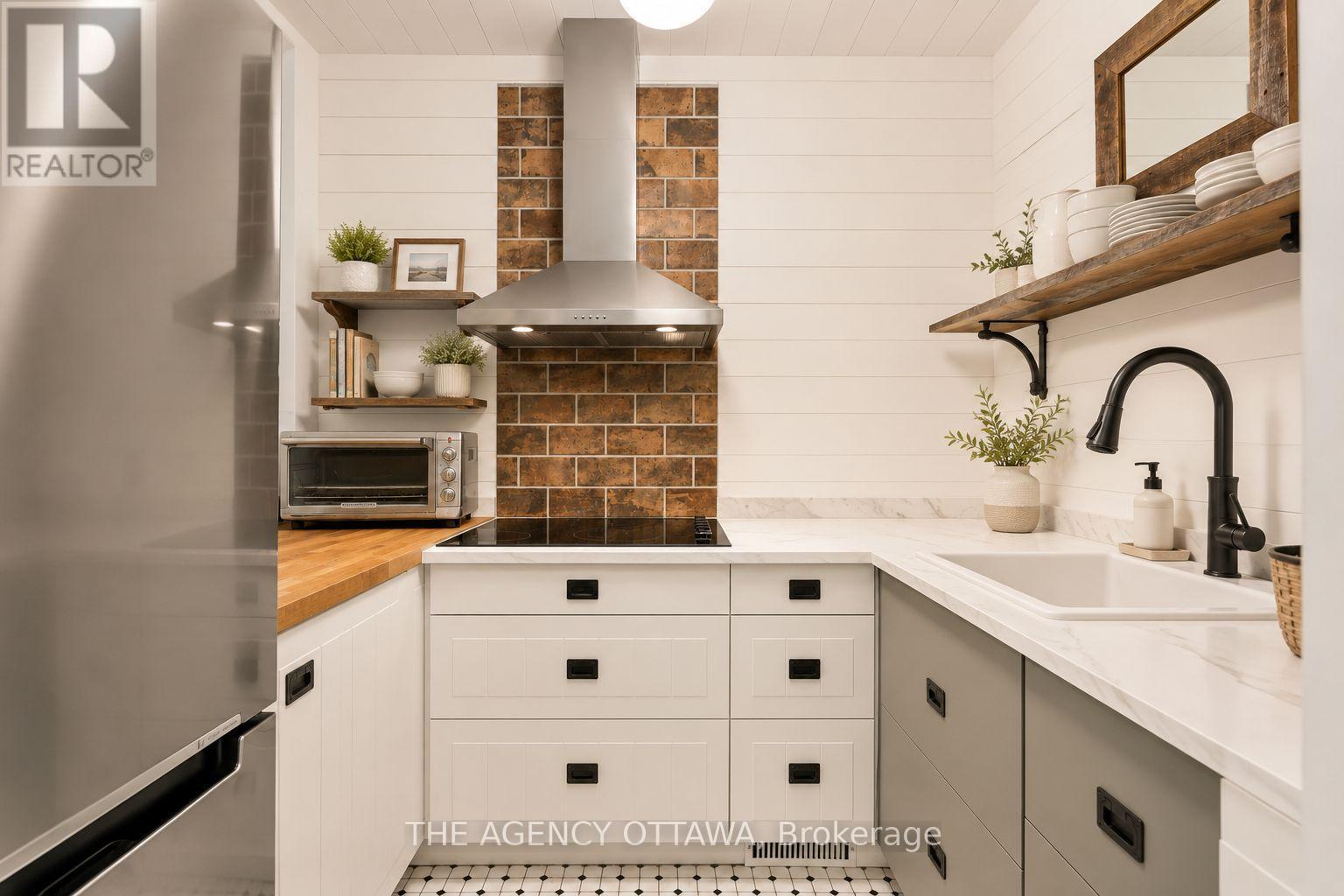 A & B - 33 Napoleon Street, Carleton Place, ON - Indoor Photo Showing Kitchen