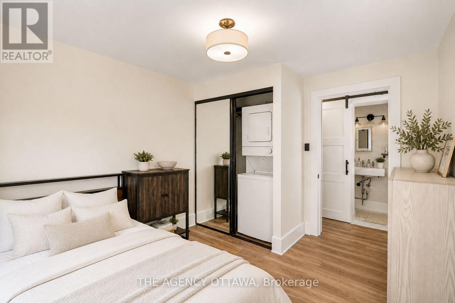 A & B - 33 Napoleon Street, Carleton Place, ON - Indoor Photo Showing Bedroom