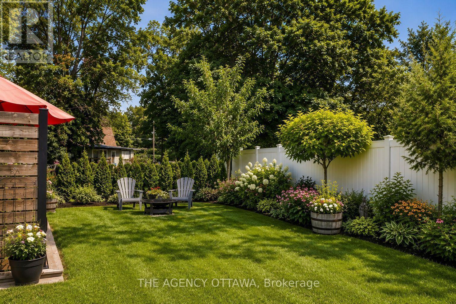 A & B - 33 Napoleon Street, Carleton Place, ON - Outdoor