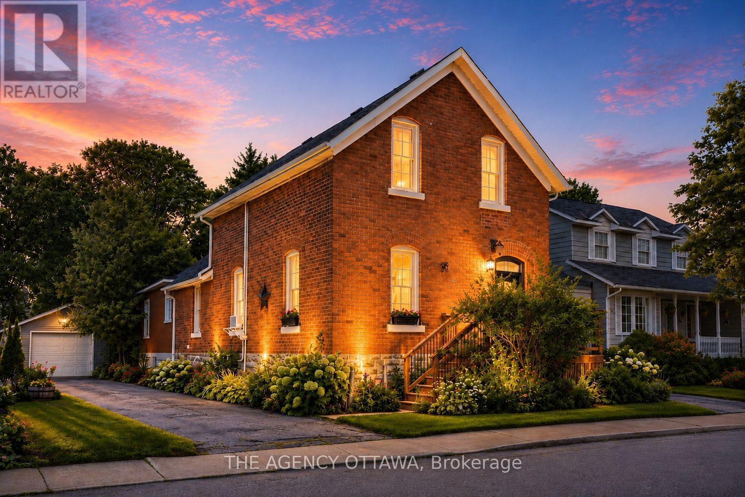 A & B - 33 Napoleon Street, Carleton Place, ON - Outdoor With Facade