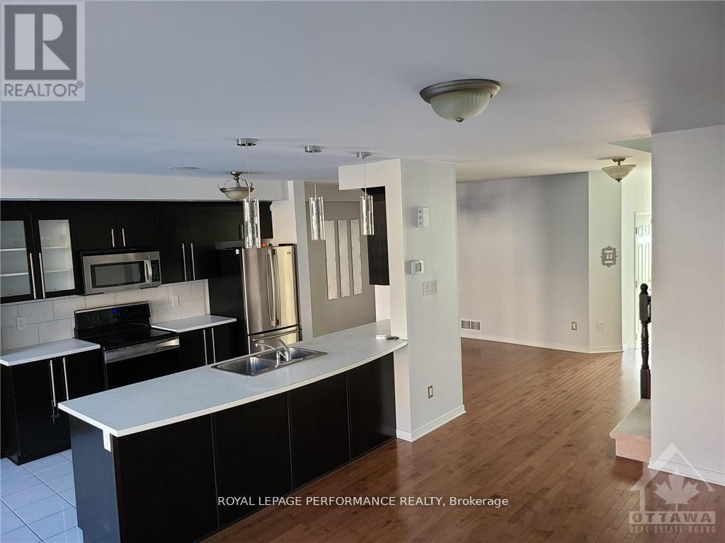 829 Percifor Way, Ottawa, ON - Indoor Photo Showing Kitchen With Double Sink