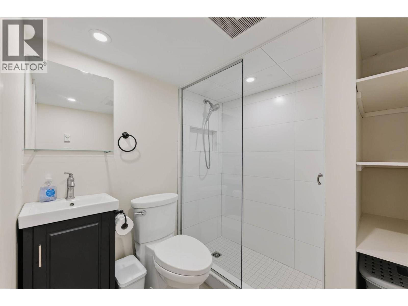 1011 Hall Street, Nelson, BC - Indoor Photo Showing Bathroom
