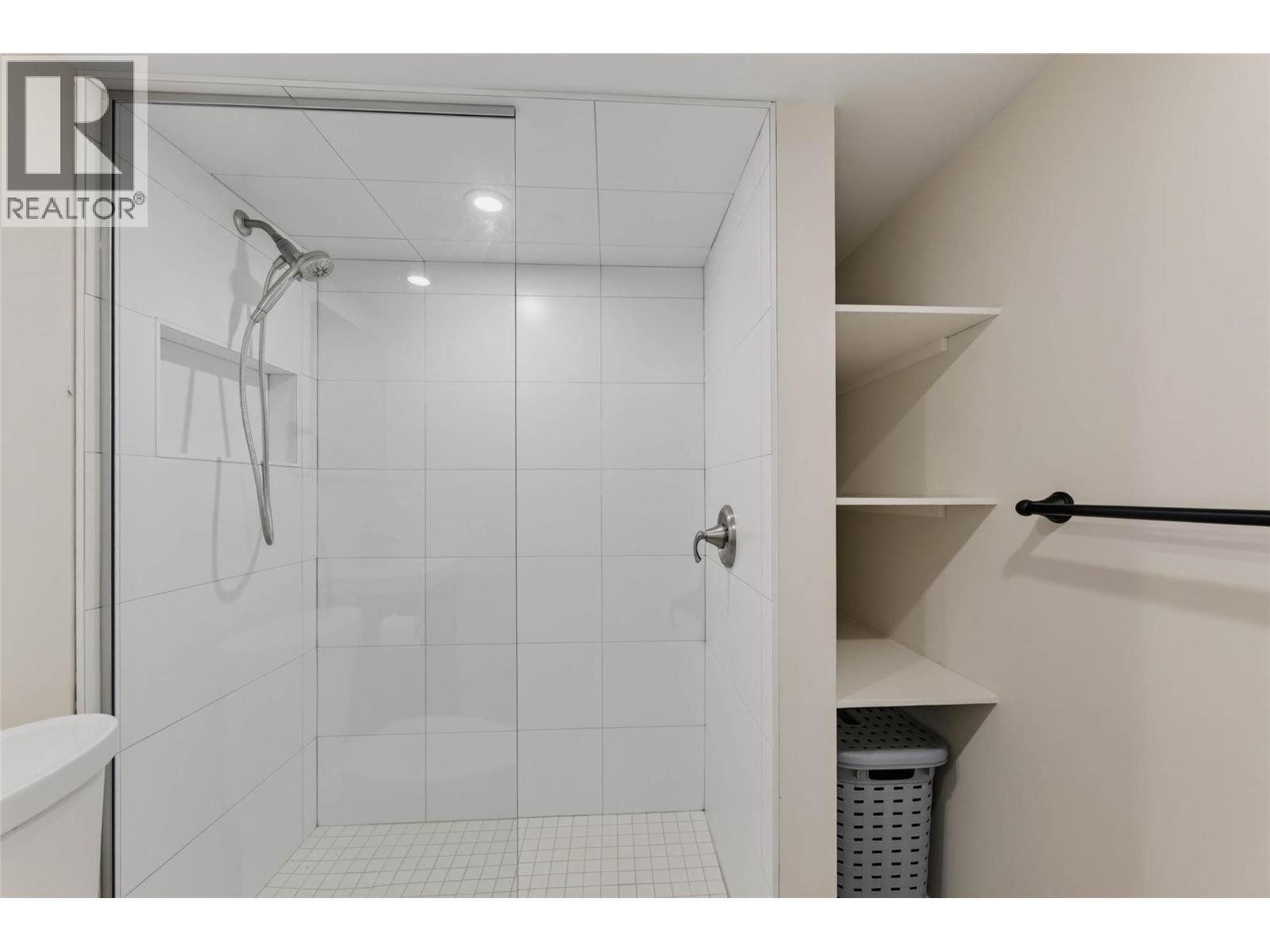 1011 Hall Street, Nelson, BC - Indoor Photo Showing Bathroom