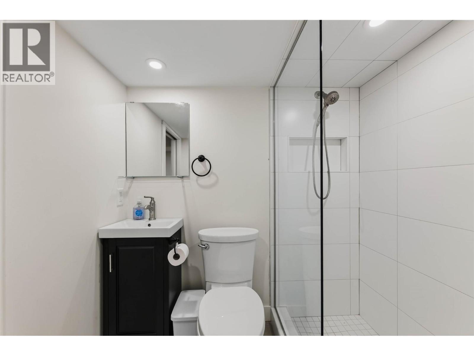 1011 Hall Street, Nelson, BC - Indoor Photo Showing Bathroom