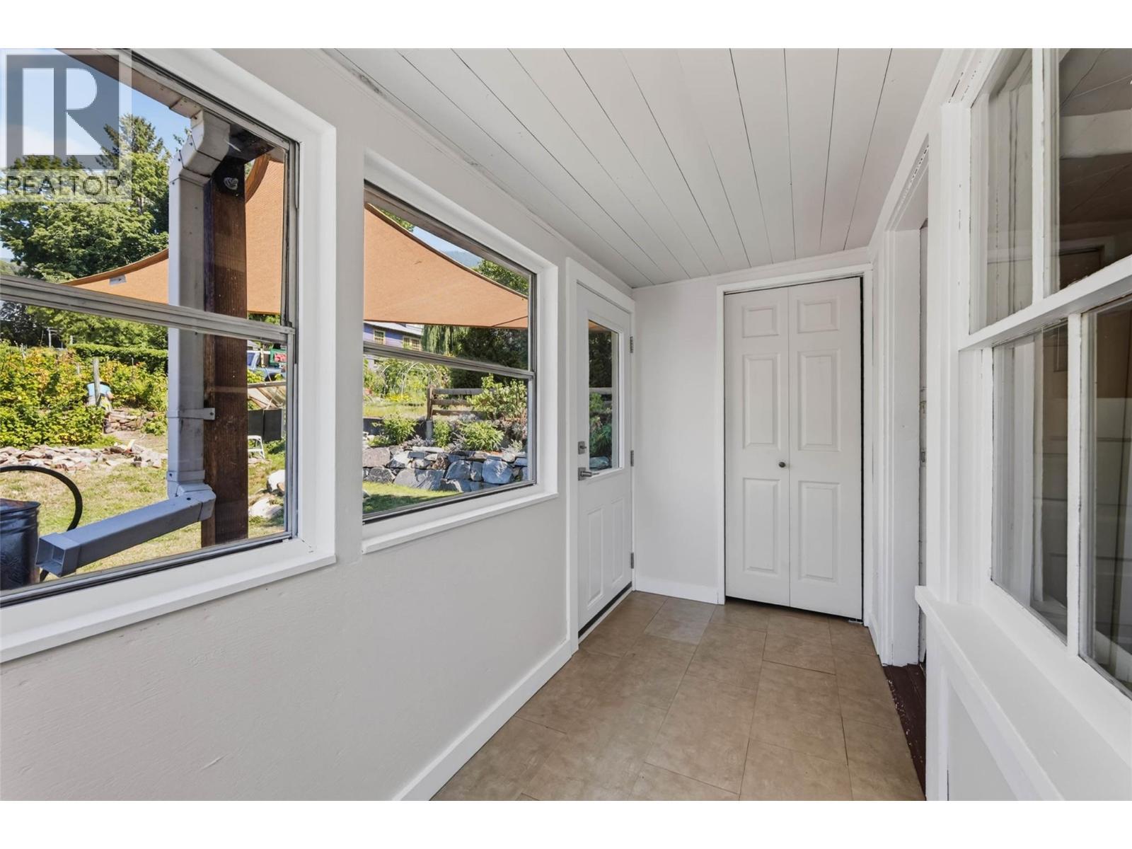 1011 Hall Street, Nelson, BC - Photo Showing Other Room