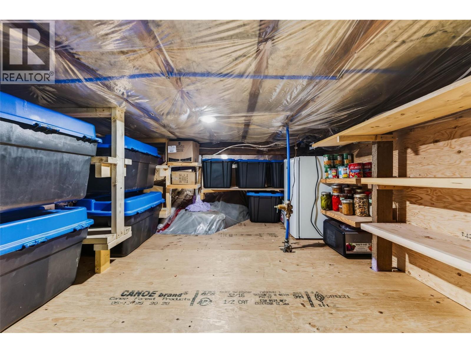 1011 Hall Street, Nelson, BC - Indoor