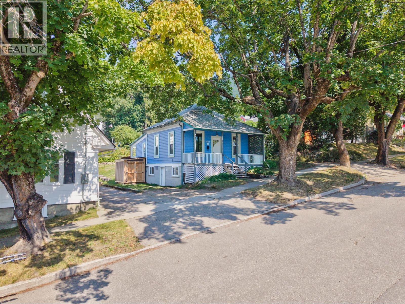 1011 Hall Street, Nelson, BC - Outdoor