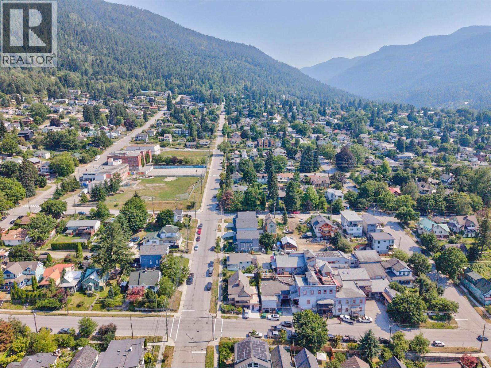 1011 Hall Street, Nelson, BC - Outdoor With View