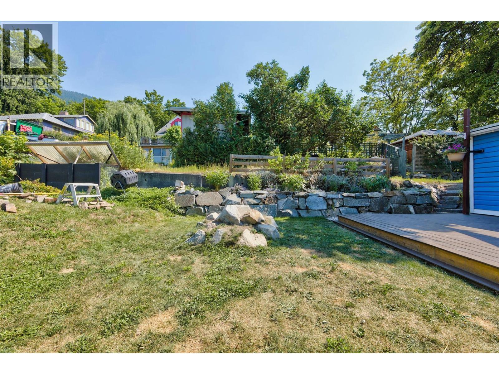 1011 Hall Street, Nelson, BC - Outdoor