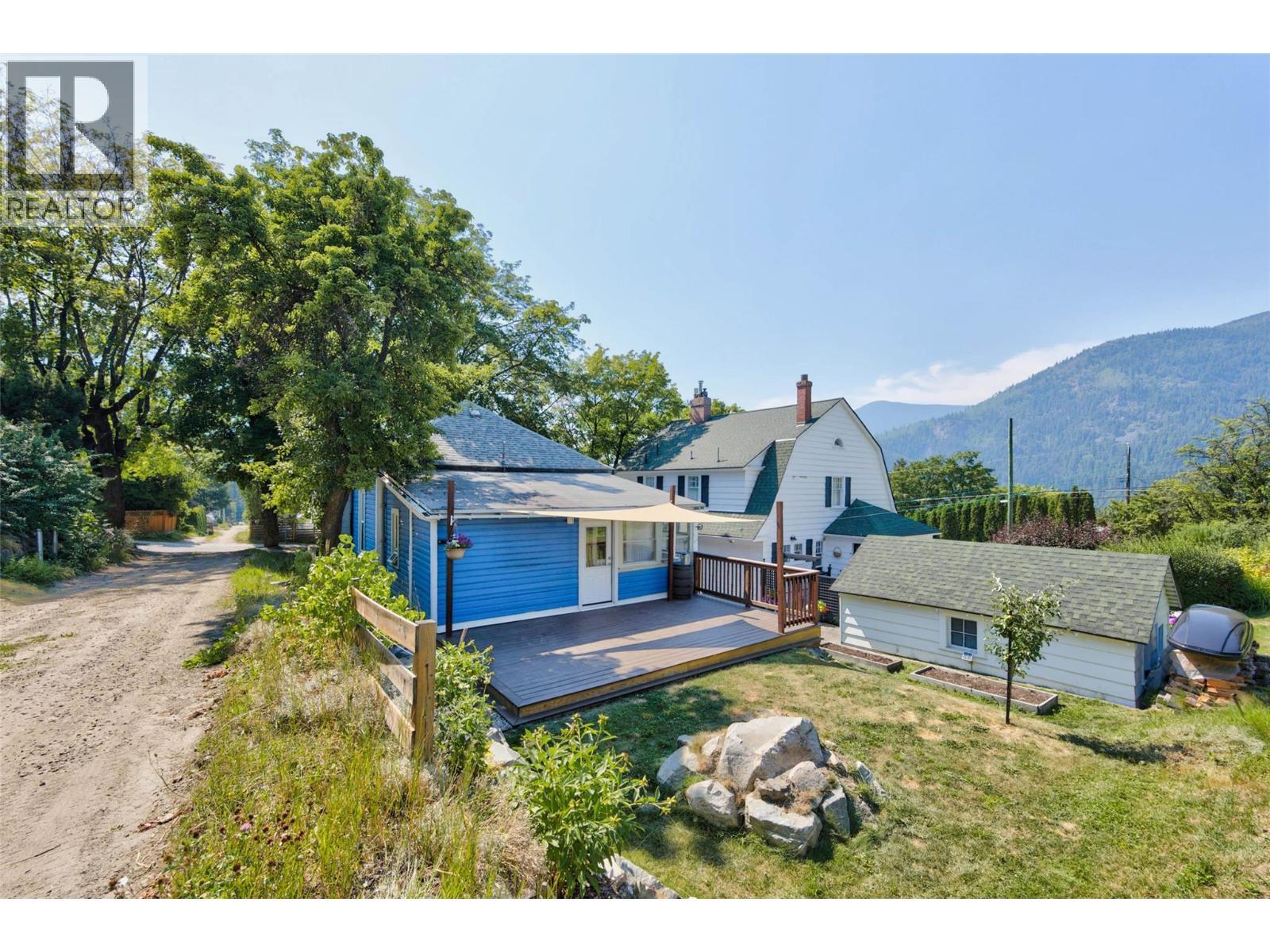 1011 Hall Street, Nelson, BC - Outdoor