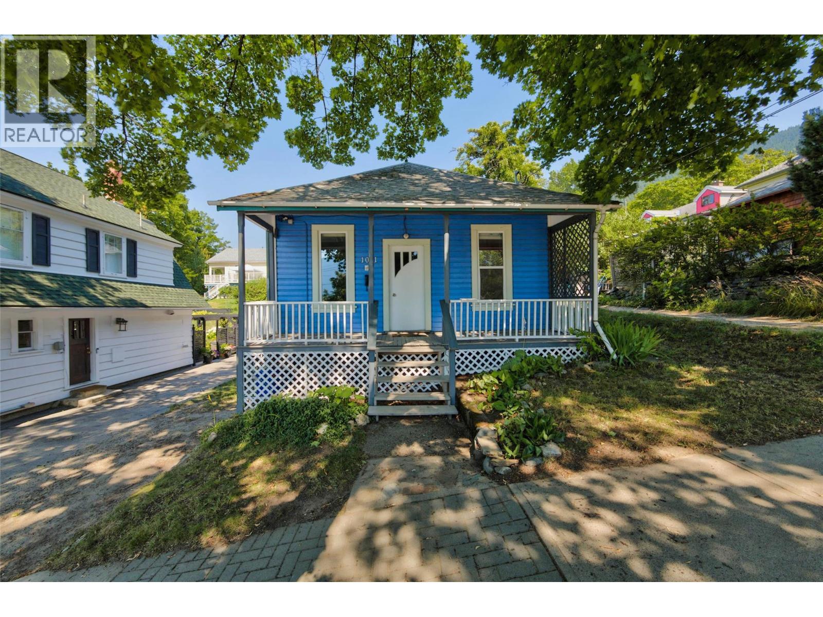 1011 Hall Street, Nelson, BC - Outdoor With Deck Patio Veranda