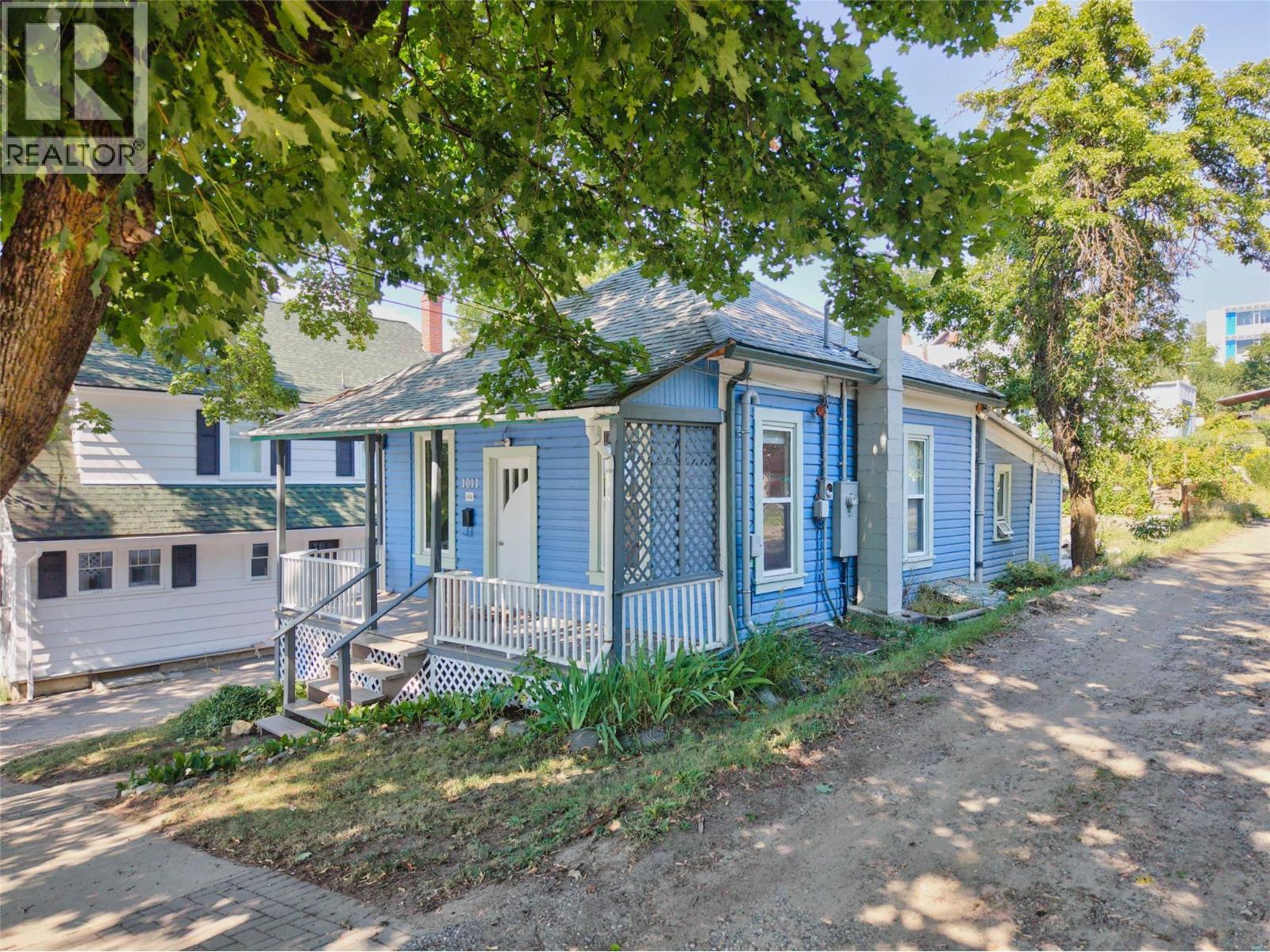 1011 Hall Street, Nelson, BC - Outdoor