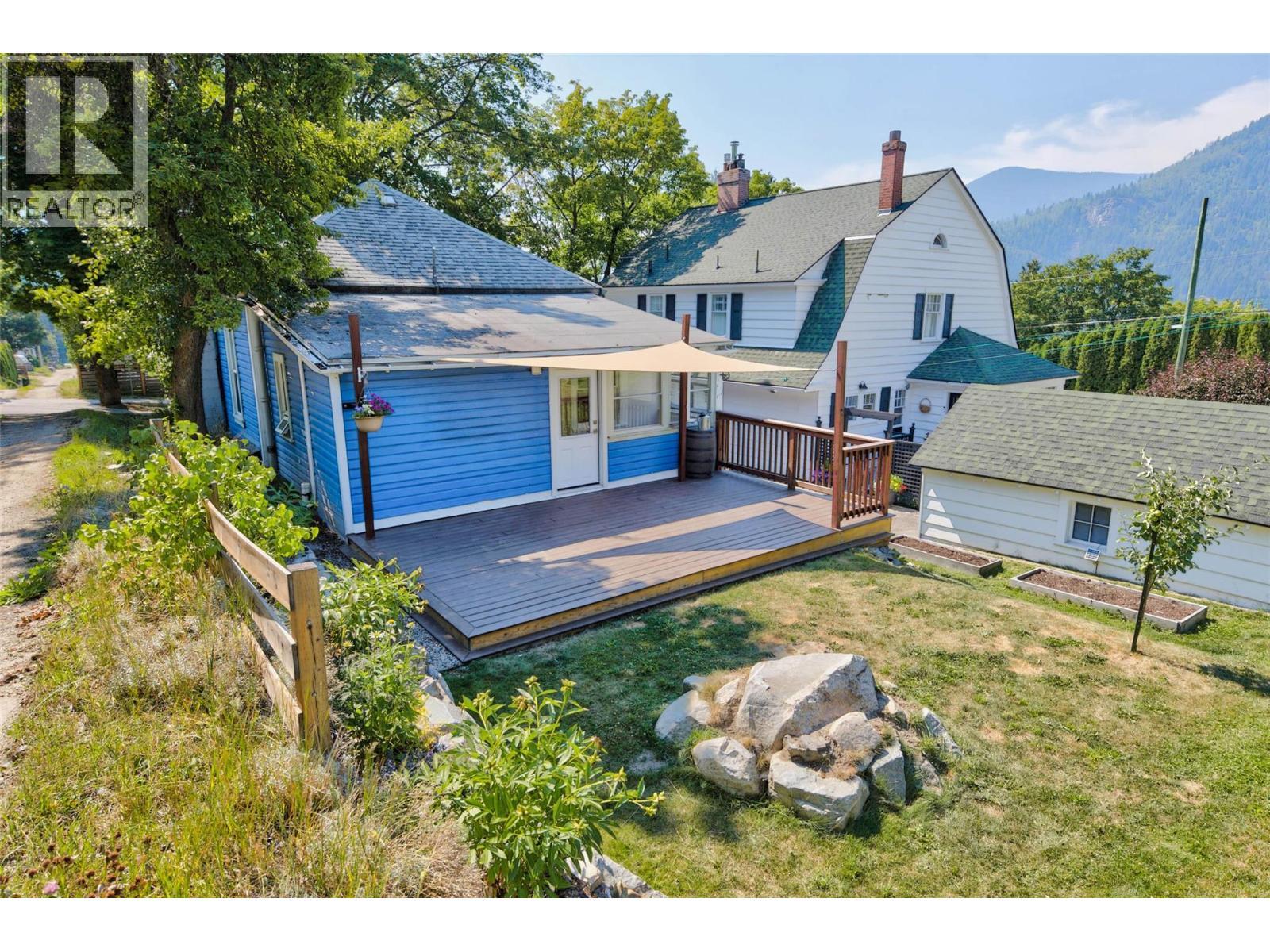 1011 Hall Street, Nelson, BC - Outdoor With Deck Patio Veranda