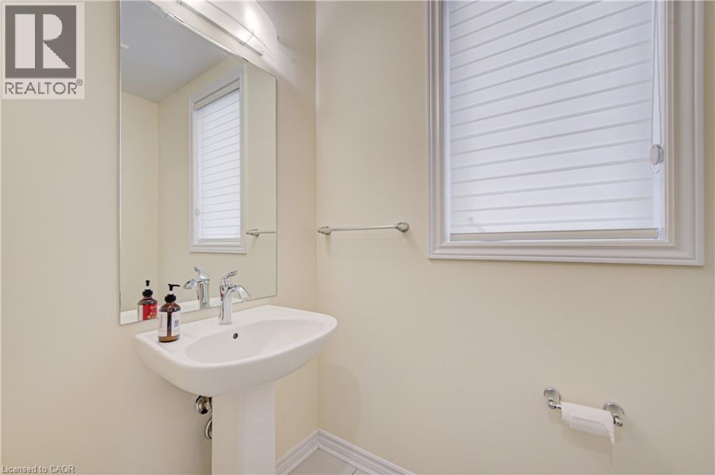 407 Dolman Street, Breslau, ON - Indoor Photo Showing Bathroom