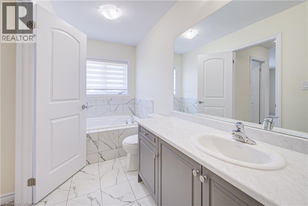 407 Dolman Street, Breslau, ON - Indoor Photo Showing Bathroom