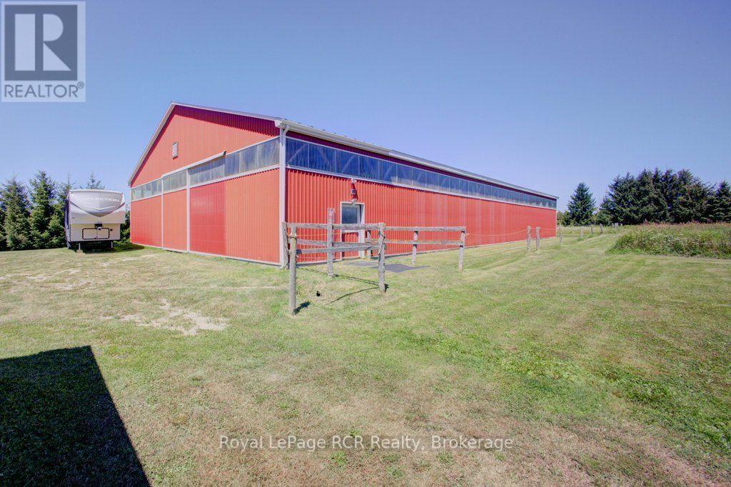 60'x120' indoor arena with dust control - 7195 Sixteenth Line, Mapleton, ON