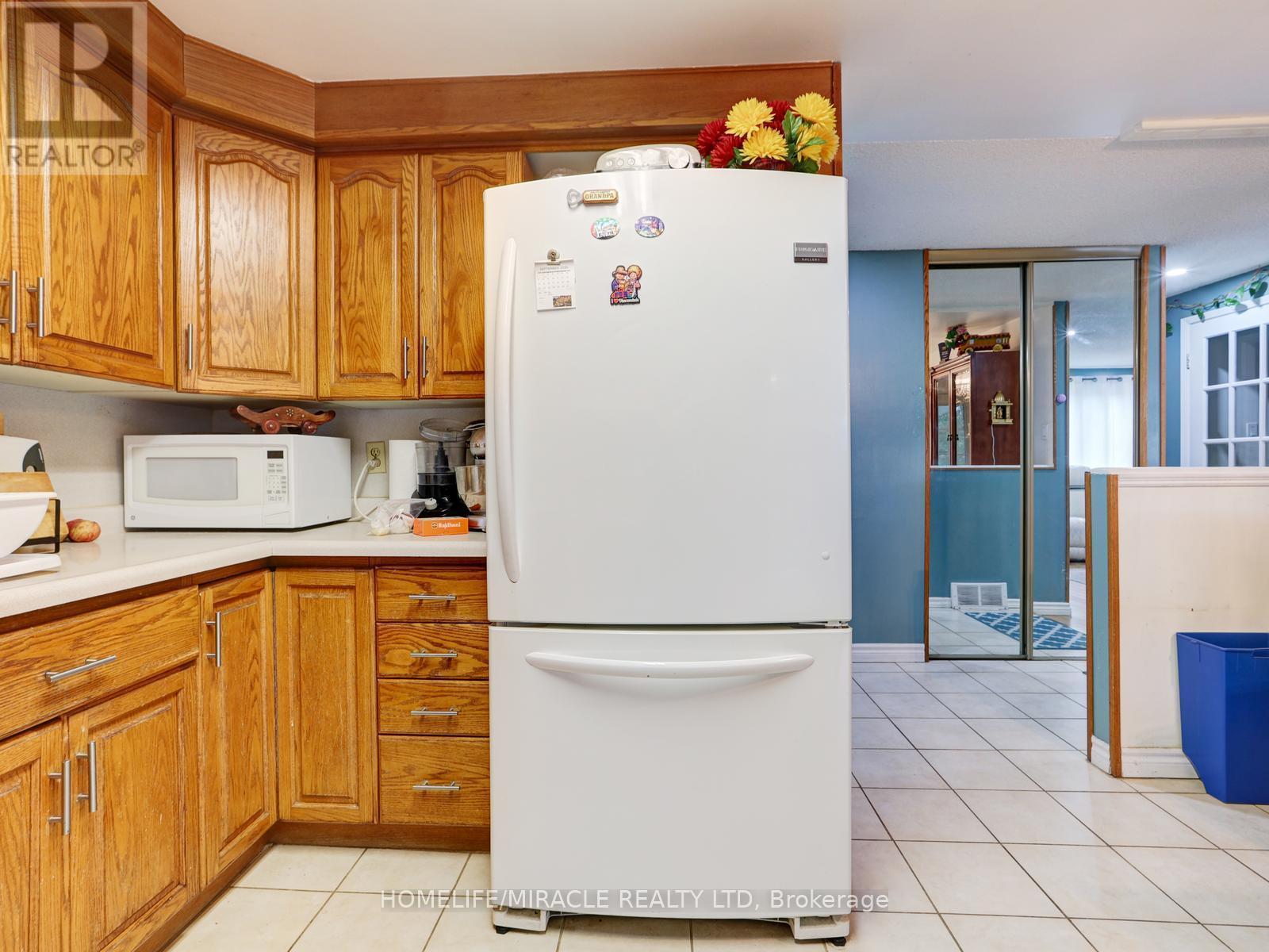 128 Macatee Place S, Cambridge, ON - Indoor Photo Showing Kitchen
