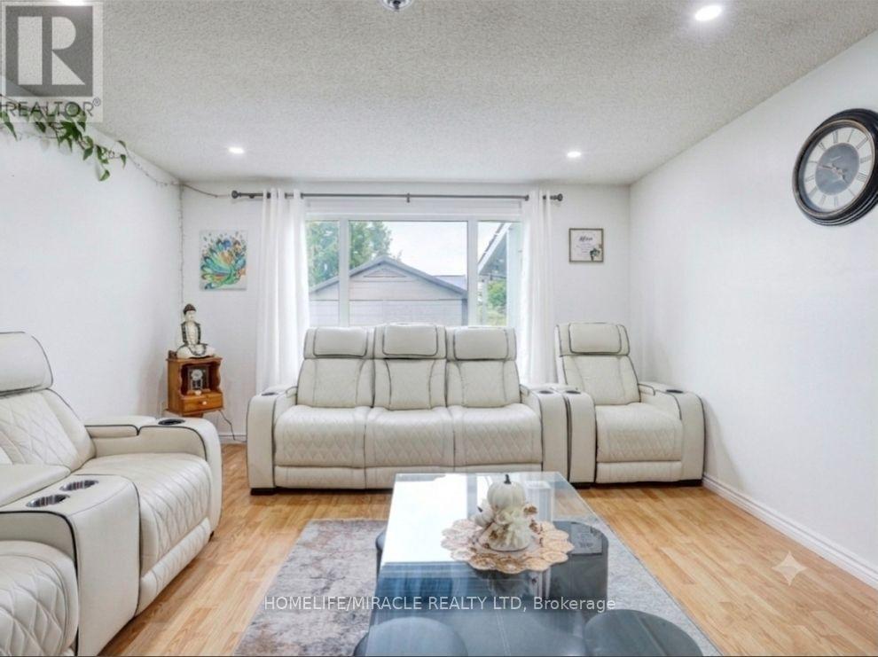 128 Macatee Place S, Cambridge, ON - Indoor Photo Showing Living Room