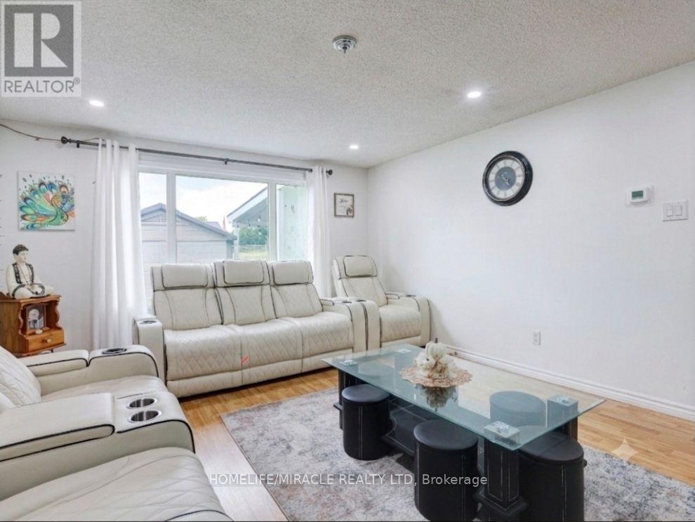 128 Macatee Place S, Cambridge, ON - Indoor Photo Showing Living Room