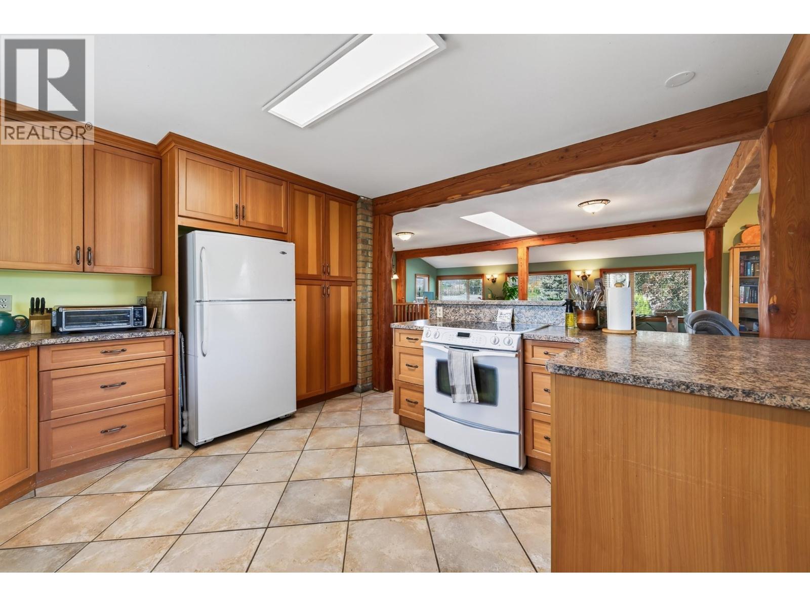 6750 Heffley Road, Kamloops, BC - Indoor Photo Showing Kitchen