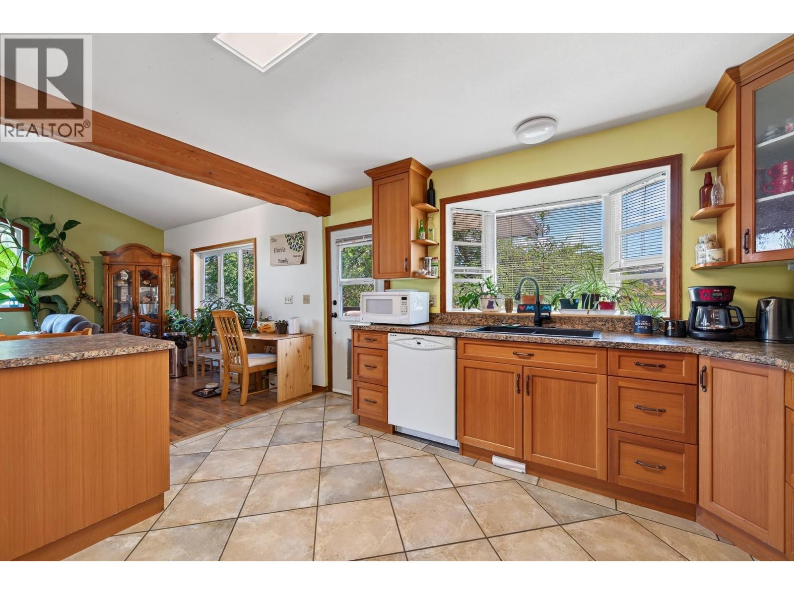 6750 Heffley Road, Kamloops, BC - Indoor Photo Showing Kitchen