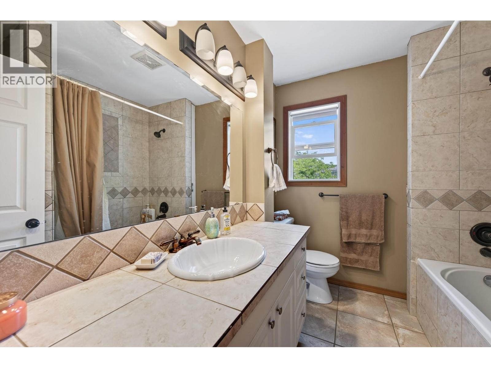 6750 Heffley Road, Kamloops, BC - Indoor Photo Showing Bathroom