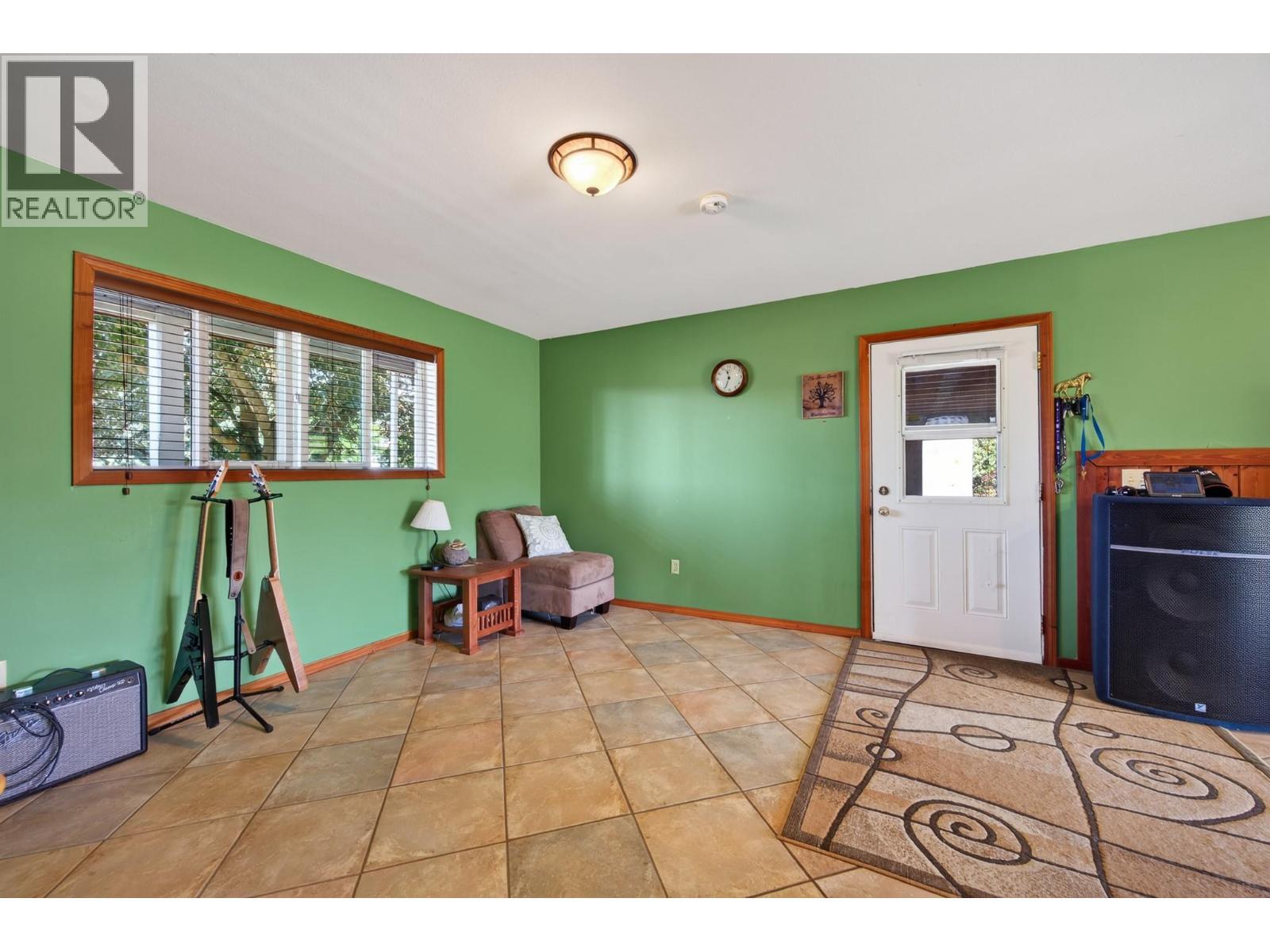 6750 Heffley Road, Kamloops, BC - Indoor