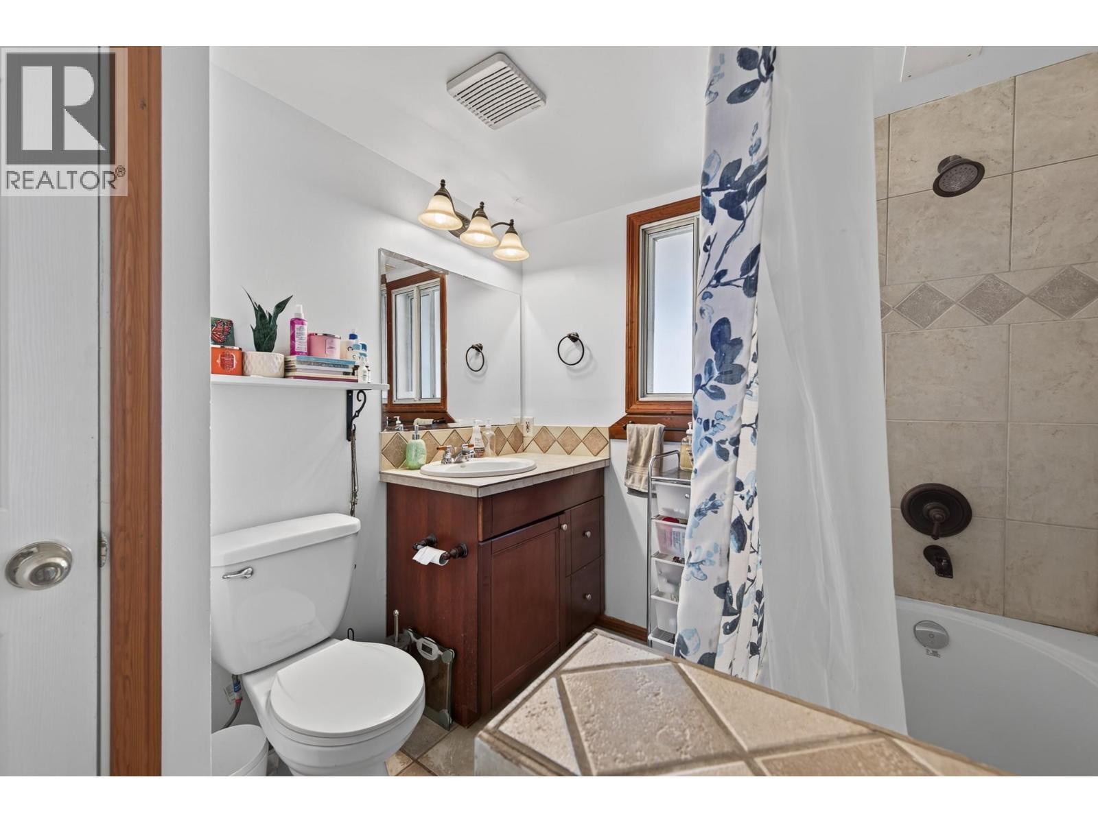 6750 Heffley Road, Kamloops, BC - Indoor Photo Showing Bathroom