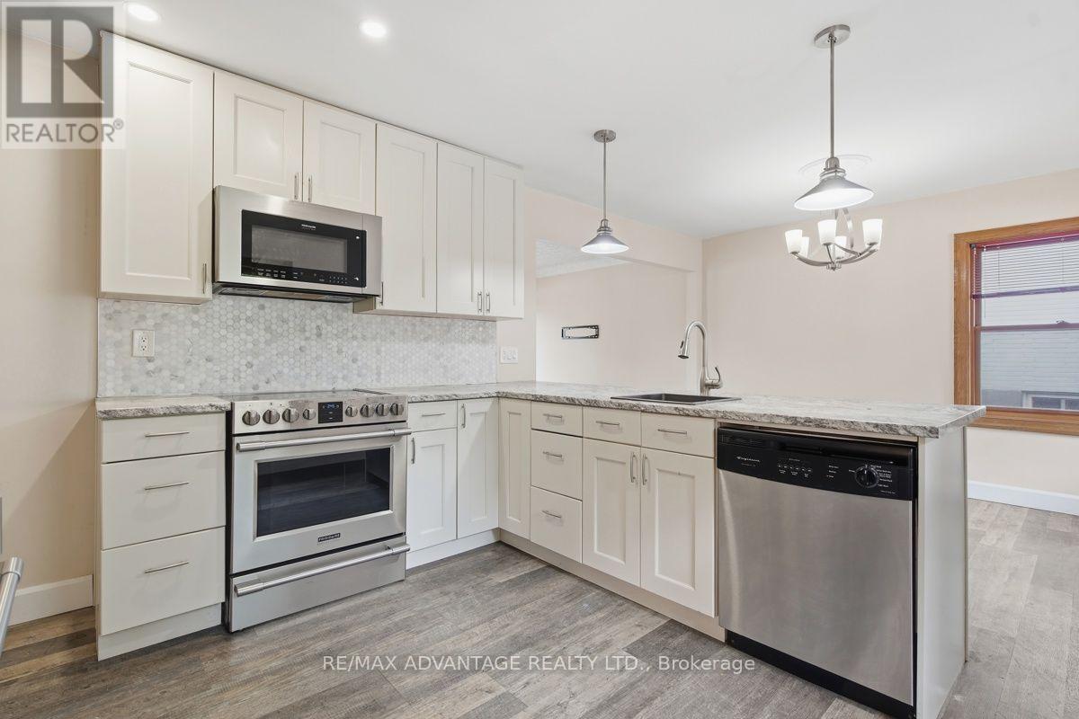 367 Brock Street, London South (South B), ON - Indoor Photo Showing Kitchen With Upgraded Kitchen