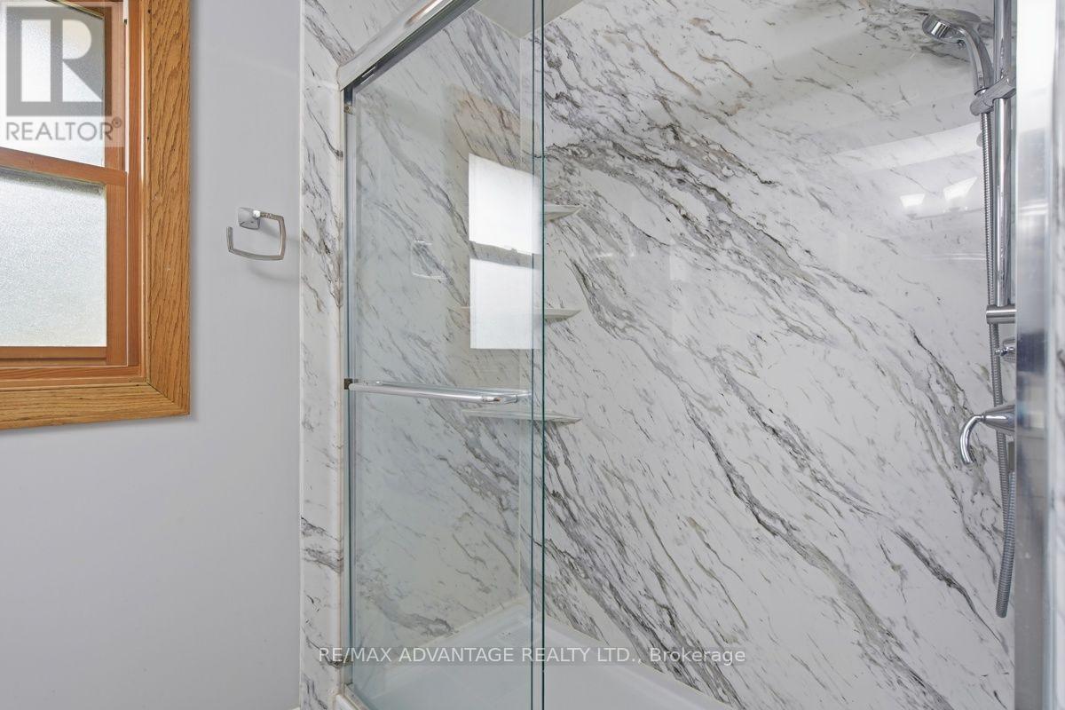 367 Brock Street, London South (South B), ON - Indoor Photo Showing Bathroom