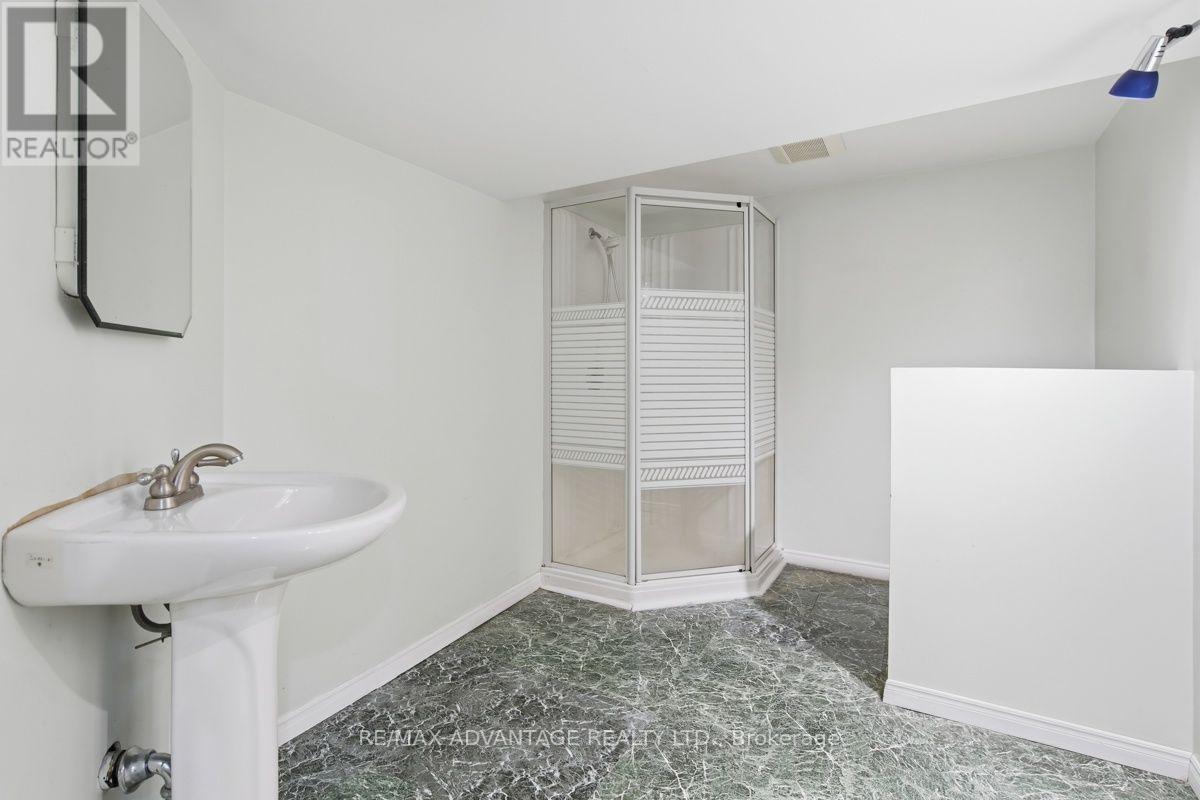 367 Brock Street, London South (South B), ON - Indoor Photo Showing Bathroom
